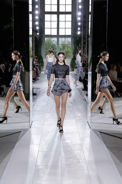Look 10